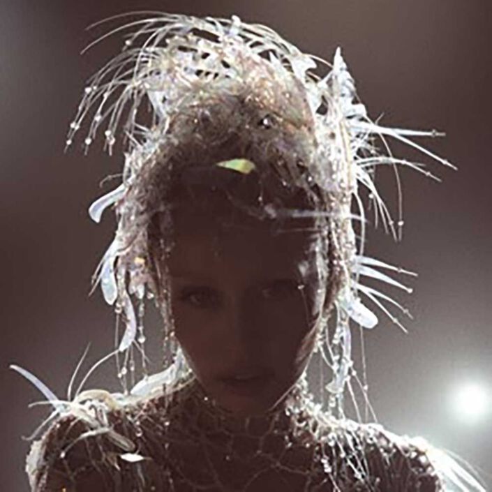 MILEY CYRUS Easy Lover